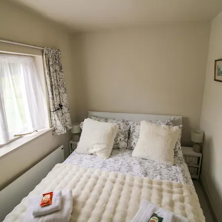 Дом отдыха Milldam A Characterful In An Elevated Location Above With Walks From The Door *