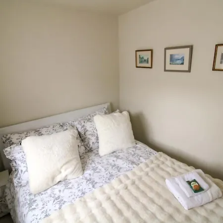 Milldam A Characterful In An Elevated Location Above With Walks From The Door * Конистон