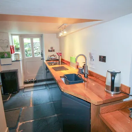 Milldam A Characterful In An Elevated Location Above With Walks From The Door *