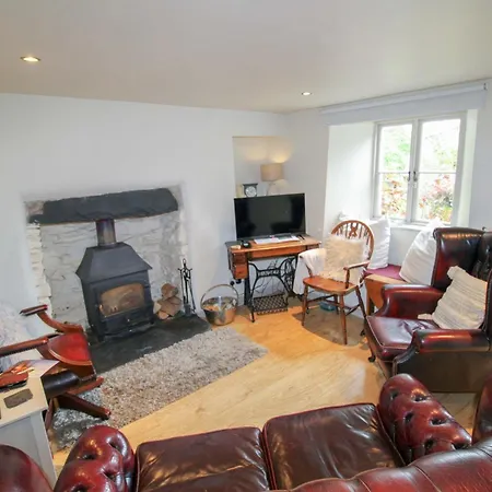 بيت للعطل Milldam A Characterful In An Elevated Location Above With Walks From The Door *