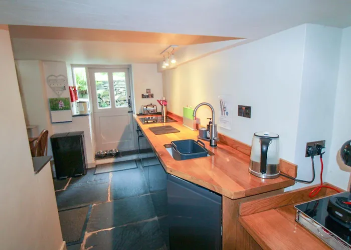 Milldam A Characterful In An Elevated Location Above With Walks From The Door *