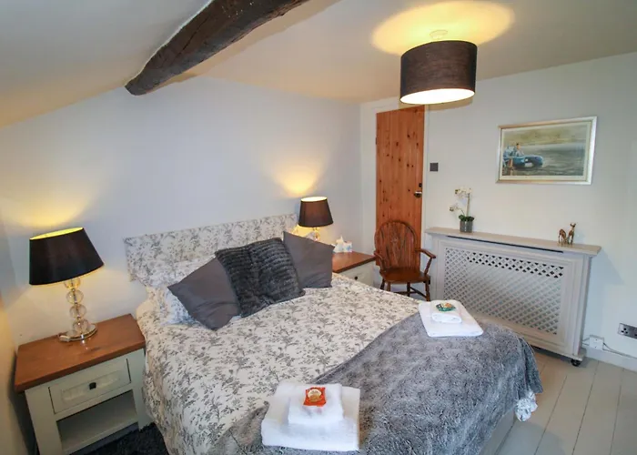 Milldam A Characterful In An Elevated Location Above With Walks From The Door بيت للعطل