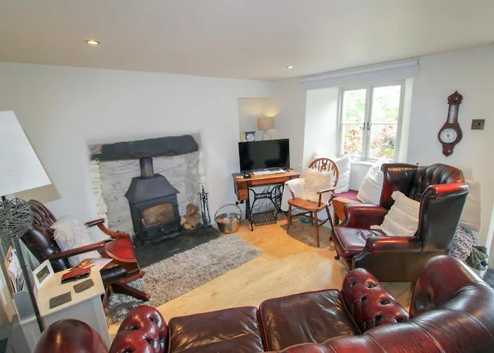 بيت للعطل Milldam A Characterful In An Elevated Location Above With Walks From The Door *