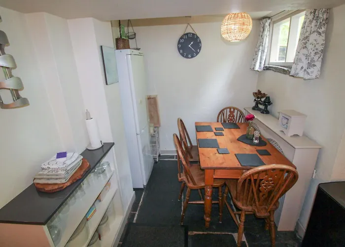 بيت للعطل Milldam A Characterful In An Elevated Location Above With Walks From The Door