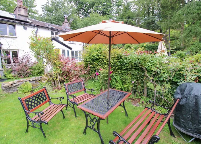 بيت للعطل Milldam A Characterful In An Elevated Location Above With Walks From The Door