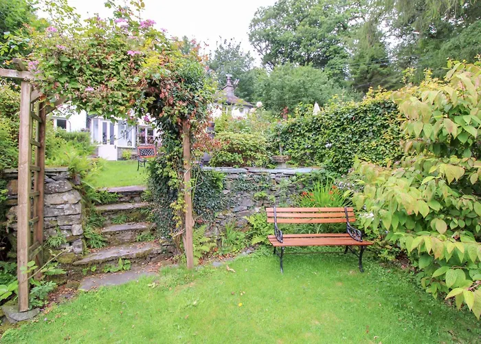 Milldam A Characterful In An Elevated Location Above With Walks From The Door بيت للعطل