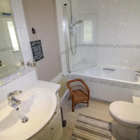 Milldam A Characterful In An Elevated Location Above With Walks From The Door * コニストン
